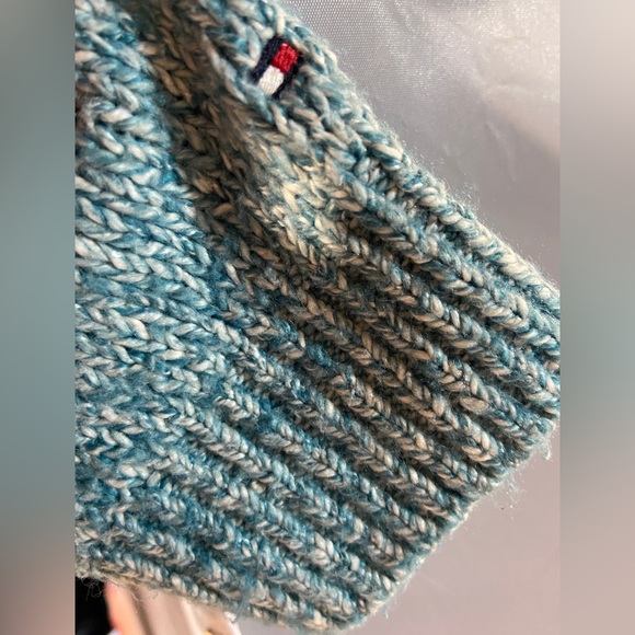 Tommy Hilfiger turquoise crew neck/cable knit sweater - size medium - Picture 5 of 9